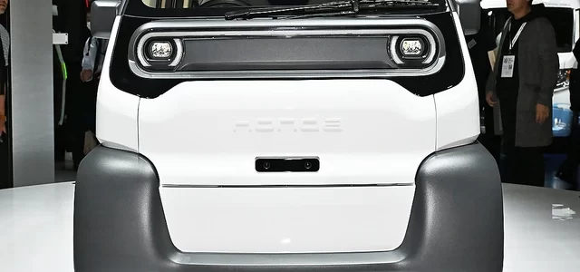 【話題・超小型EV】ホンダの斬新「めちゃ小さいクルマ」がスゴい！ 全長2.5mの「超扱いやすいサイズ」で高齢者にも …