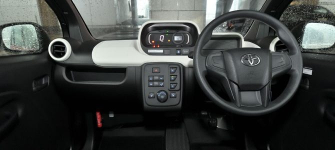 【話題・超小型EV】新車100万円台！ トヨタの「スゴい小さいクルマ」に反響多数！ 「取り回しがしやすい！」根強い …