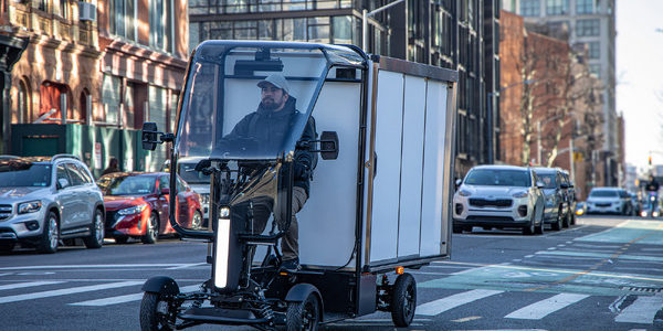 【話題・超小型EV】ホンダ､NYの渋滞縫うアシスト四輪 配送ルート分析で課金