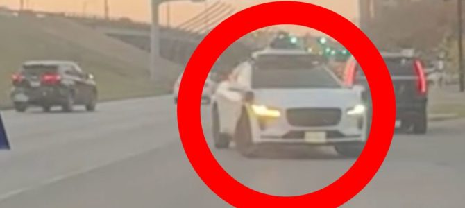 【話題・自動運転】Googleの自動運転タクシーが「逆走」！まるで高齢者