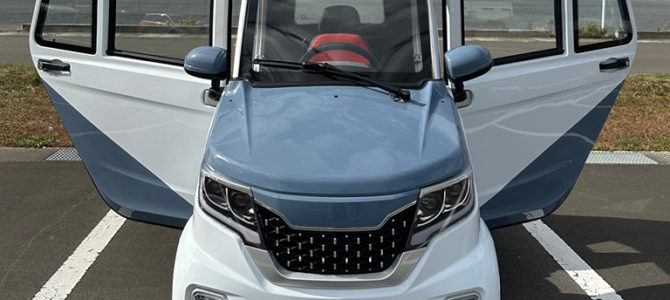 【話題・マイクロモビリティ】45万円で買える！ “軽”より小さい「めちゃ細いクルマ」EVエコが凄い！