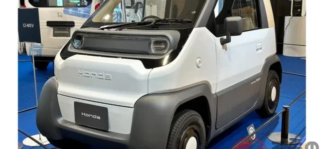 【話題・超小型EV】ホンダの“新”「“めちゃ小さい”クルマ」がスゴい！ 55年ぶりな“バモス顔”採用の「2人乗り ..