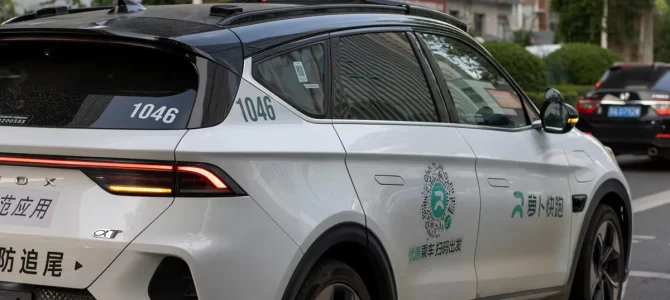 【話題・自動運転】中国でロボタクシーが大規模停止、「集中制御されていた」ことも明らかに